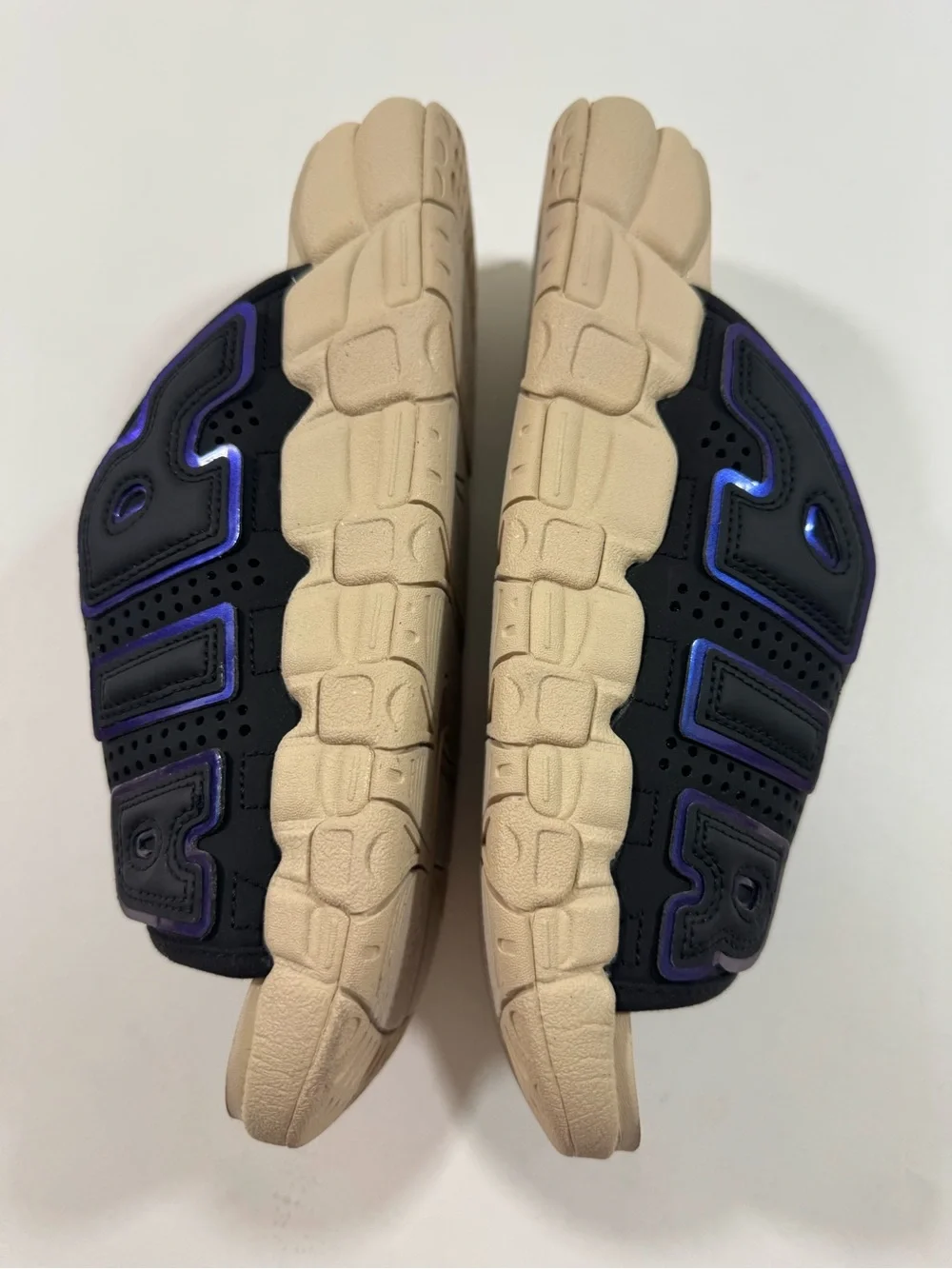 Nike Mens Uptempo Slides Sandals Black Sandrift Iridescent